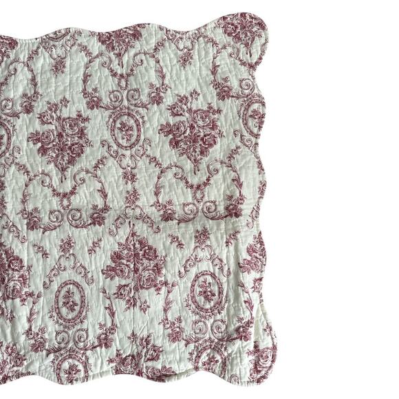 New without Tags Quilted Red Cream Standard Shams Set of 2 - Picture 3 of 10